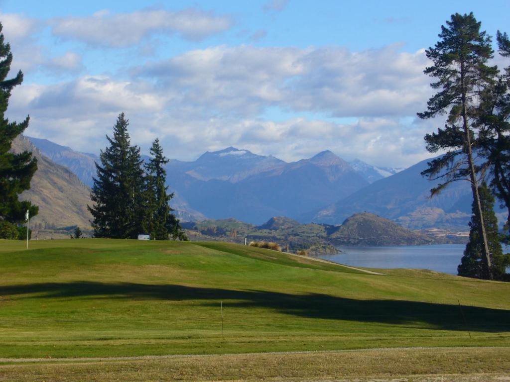 Lake Wanaka with the Southern Alps beyond